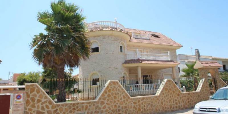 Las extraordinarias villas en venta en La Zenia – Orihuela Costa enamorarán a toda tu familia