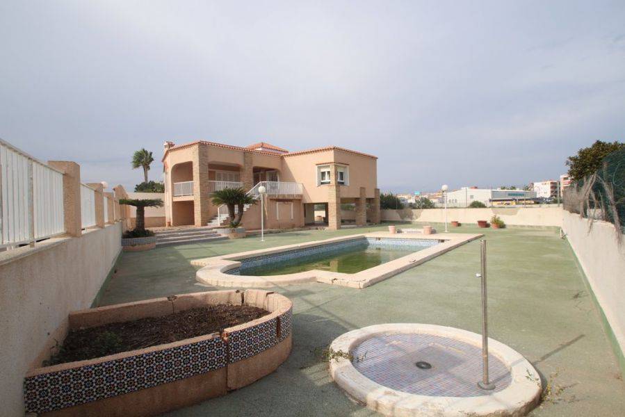 Resale - Villa - Torrevieja - La veleta