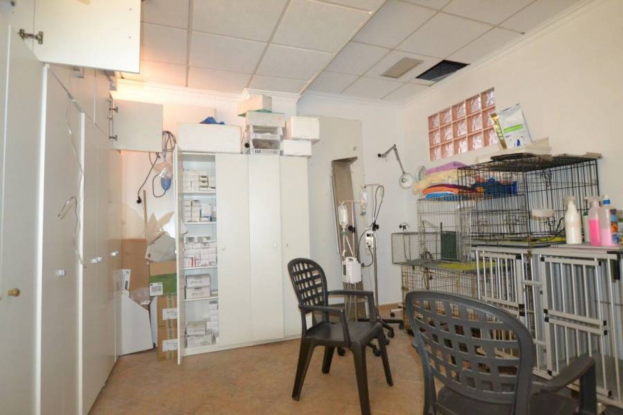 Resale - Commercial Unit - Orihuela Costa - Villamartin