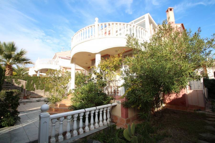 Resale - Villa - Torrevieja - Los altos