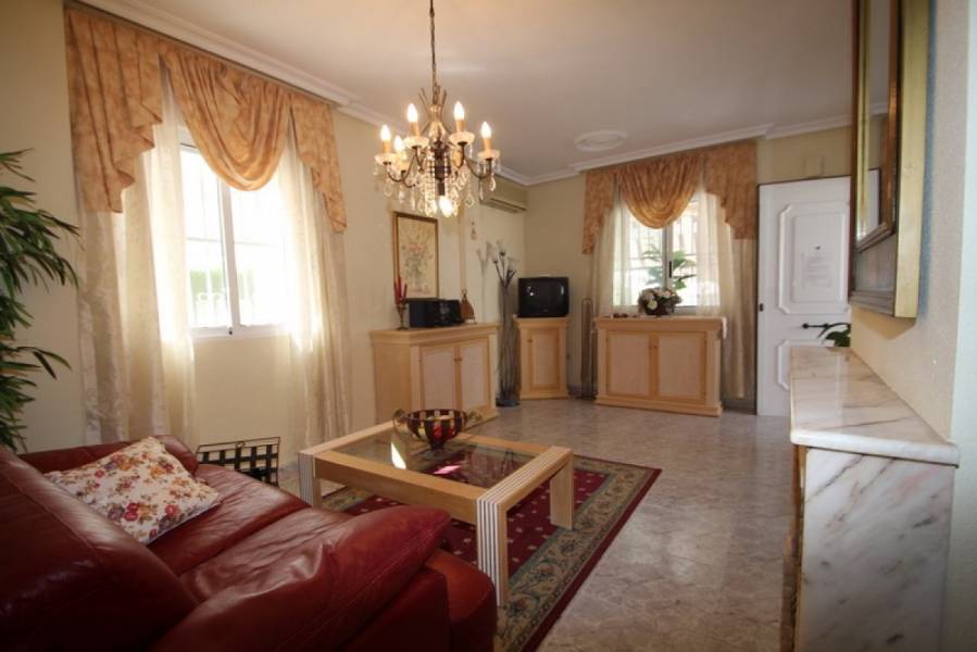 Resale - Villa - Torrevieja - Los altos