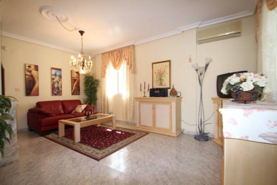 Resale - Villa - Torrevieja - Los altos