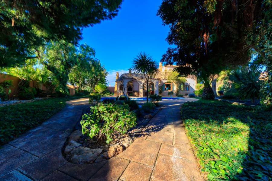 Resale - Villa - Orihuela Costa - Montezenia