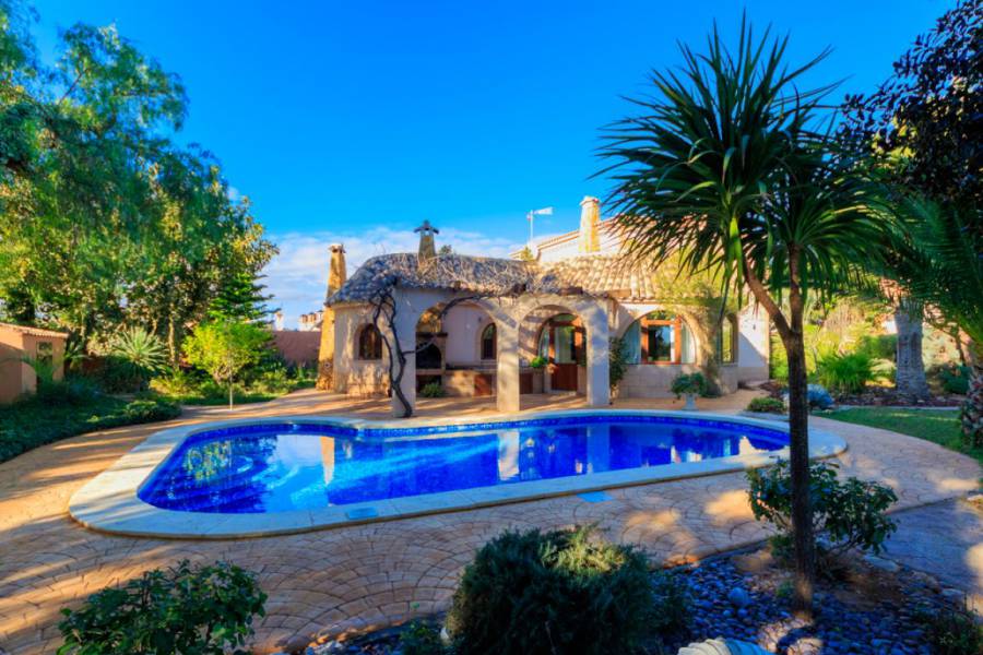 Resale - Villa - Orihuela Costa - Montezenia