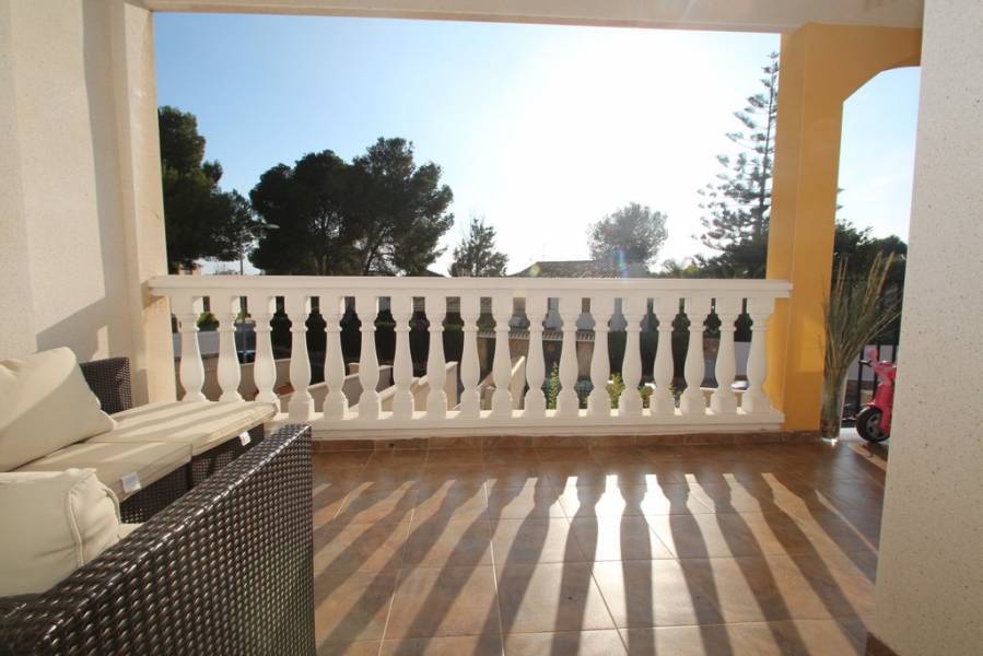 Resale - Apartment - Orihuela Costa - Campoamor