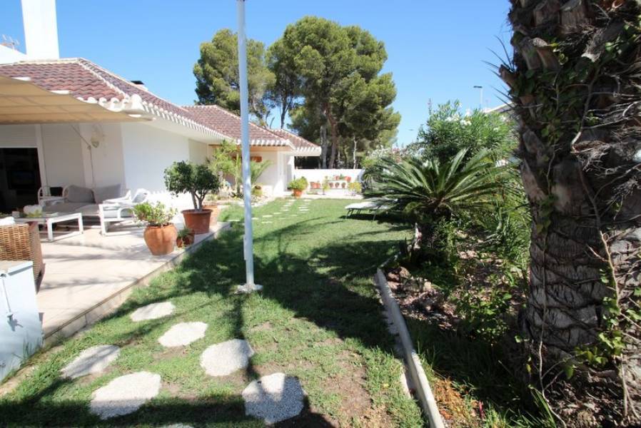 Resale - Villa - Orihuela Costa - Campoamor