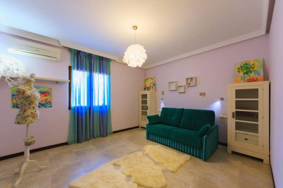 Resale - Villa - Orihuela Costa - Montezenia