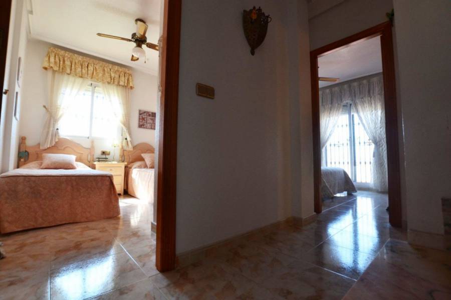 Resale - Chalet - Orihuela Costa - La Regia