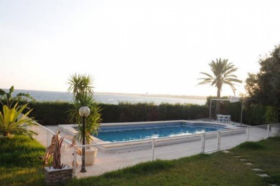 Resale - Villa - Torrevieja - Punta prima